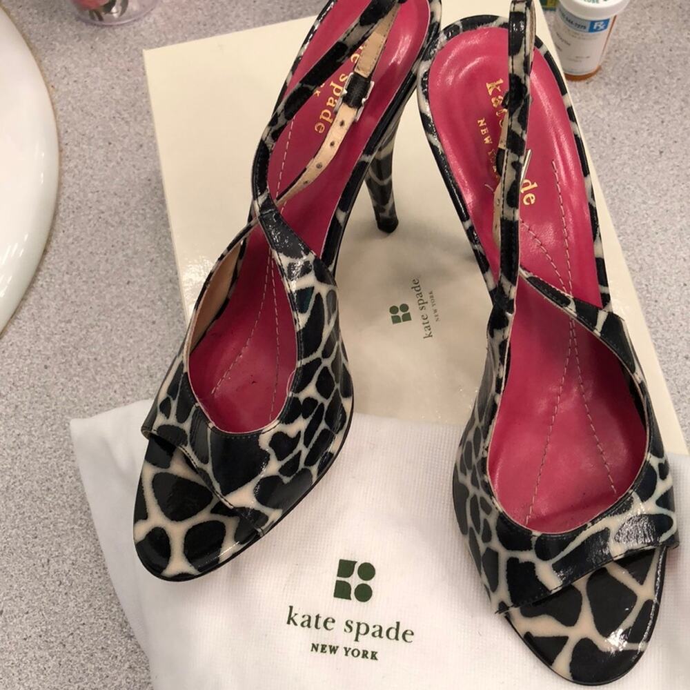 Kate spade giraffe blk/wht Pantent sling backs